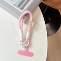 Detailopname van roze gevlochten telefoonkoord met metalen haak en lederen label - Smiley Gezicht Kort Touw + Roze Patch / Roze