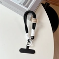 Detail van een zwart gevlochten telefoonkoord met witte ringen en label - Smiley Gezicht Kort Touw + Zwarte Patch / Zwart