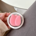 Nahaufnahme einer rosa Tulpe Magsafe-Handyhalterung mit „Gift For You“-Schriftzug in der Hand - Rosa