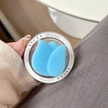 Detail der blauen Tulpe Handyhalterung mit Magnetring und Gift For You Gravur - Blau