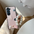 Custodia in pelle rosa con cuore 3D e cinturino in grandi perle sintetiche in dettaglio - Rosa Perlato-Cuore Occhio di Gatto Catena di Perle / Compatibile con Z Flip 3