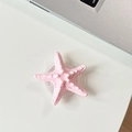Detail of pink starfish phone grip showing 3D textured surface and transparent base - Airbag Starfish / Light Pink