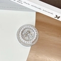 Detail of round phone grip with pearls, rhinestones and silver bowknot design - Glitter Silver / Rhinestone Magnetic Base