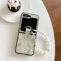 Detail of light green leather fold phone case with pearl strap and glitter butterfly - Pearlescent Pattern Butterfly Pearl Drill Chain-Green / Samsung ZFlip3