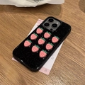 Dettaglio custodia iPhone con fragole 3D su uno sfondo nero glitterato scintillante - Fragola Rosa 3D Nera (Glitter epossidico) / iPhone 7/8/SE 2020