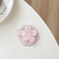 Primer plano de soporte para móvil de flor de cerezo rosa con cuentas perla - Pata de Gato Sakura con Purpurina Rosa