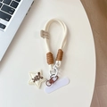 Dettaglio del cordino fatto a mano con ciondolo a stella e clip in metallo marrone - Cordino Stella Sorridente-Con Patch Bianco / Bianco