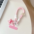 Cordino per telefono intrecciato rosa con ciondolo a stella e patch su scrivania - Cordino Stella Sorridente-Con Patch Rosa / Rosa