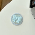 Detalle del soporte magnético azul claro con borde de perlas y lazo con purpurina - No. 1 Lazo de Lentejuelas Macaron / Azul Gota de Lluvia