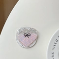Nahaufnahme der Glitzer-Herz-Handyhalterung mit Farbverlauf und Schleifen-Detail - Punkt Harz Rosa Farbverlauf Herz Schleife / Magnetic
