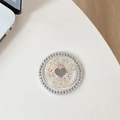 Nahaufnahme der glitzernden Handy-Halterung mit silbernem Herz und Pailletten - (Weißer Diamant) Magnetisch - Epoxidharz Buntes Gepunktetes Herz - Transparent