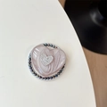 Detail eines herzförmigen Magnet-Griptok mit Glitzer und metallischem Perlenrand - Brauner Glitzer (Perle Magnetisch 3D Herz)