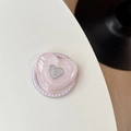 Detail eines Herz-Handyhalters mit Glitzerharz, Metall-Logo und rosa Perlenkante - Rosa Glitzer (Perle Magnetisch 3D Herz)