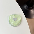 Détail du support MagSafe cœur pailleté avec perles et insert métallique en argent - Paillettes Vert Clair (Perle Magnétique Coeur 3D)