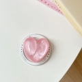 Dettaglio del supporto per telefono a cuore rosa glitterato con base decorativa - Rosso Luccicante