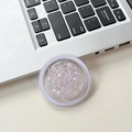 Détail du support de téléphone rond avec paillettes mauves sur un clavier argent - Violet Rose (No.4)