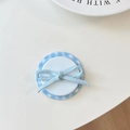 Détail du support mobile à carreaux bleus avec un délicat nœud papillon en ruban bleu - Film à Carreaux Nœud Diagonal Magnétique / Bleu