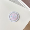 Dettaglio di un supporto MagSafe rotondo con paillettes a cuore rosa e bianche luccicanti - Cuore a Goccia Magnetico-Bianco