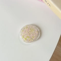 Dettaglio del supporto rotondo per telefono con glitter esagonali rosa e verdi - Supporto Goccia di Colla-Glitter Macaron-N. 2 Rosa Verde