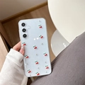 Detalle de funda transparente con purpurina, cerezas en 3D y adornos de perlas S25 - Perla de Plata Cereza Roja / Samsung A14