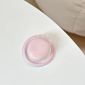 Nahaufnahme der rosa 3D-Erdbeere MagSafe Handyhalterung mit matter Textur und Basis - Magnetisch-Sandwich Erdbeere-Rosa