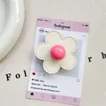 Detail of flower-shaped phone socket with white leather texture and pink glossy sphere - (Magnetic) 3D Leather Flower - Off-White/Pink