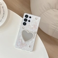 Dettaglio della cover Samsung bianco perla con farfalle 3D e specchio a forma di cuore - Specchio a Cuore a Farfalla Laser con Colla a Goccia Glitterata Bianca / Samsung A14