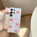Dettaglio della custodia trasparente glitterata con ciliegie 3D e fiocco di perle - Samsung A14 / Ciliegia Glitterata con Fiocco