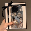 Dettaglio custodia a specchio con strass a cuore e confezione regalo di lusso - iPhone 16e