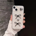 Dettaglio della cover iPhone di lusso con glitter argento, fiocco di strass e cuori - Colla Glitterata Bianca-Fiocco Nuvola / iPhone 7/8/SE 2020