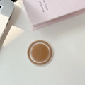 Vue détaillée du support magnétique caramel pour téléphone avec bords transparents - Marron Magnétique