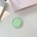 Gros plan du support de téléphone magnétique rond vert menthe sur un bureau - Vert Fruit Magnétique