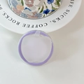 Dettaglio del supporto per telefono viola a forma di mela su un piatto decorativo bianco - (Dopamina) Magnetico-Sandwich Mela-Viola
