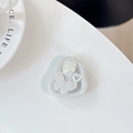Detalle macro del soporte para móvil perlado con mariposa y rosa en relieve 3D fino - Soporte de Anillo Irregular-Textura de Papel de Aluminio-Mariposa Rosa Barroca