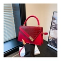 Sac à main rouge gaufré crocodile avec fermoir rotatif doré et poignée élégante - Rouge