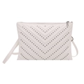 Borsa a tracolla in ecopelle bianca con trapuntatura a V e dettagli in borchie - Bianco