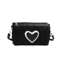 Elegante borsa a cilindro in peluche nero con dettaglio cuore bianco e finiture dorate - Nero