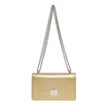 Elegante bolso acolchado dorado con correa de cadena y hebilla en forma de escudo - Dorado