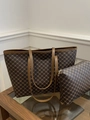 Braunes Monogramm-Tote-Bag-Set mit passender Innentasche und Leder-Schultergurt - Einheitsgröße / Braun