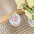 Detailansicht der rosa Bären-Handyhalterung mit Gift For You Schriftzug auf Basis - Magnetischer Stil (Rosa)