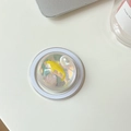 Detalle de un soporte para móvil estilo océano con pez amarillo, perla y purpurina - Magnético - Bola de Cristal Luz Azul - No.3 Concha Pez Amarillo