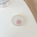 Macro shot of phone grip with real pink dried flower and pearls in resin - Transparent Stand - Gold Ring Pearl Lace - Pink