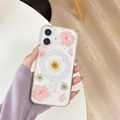 Vista detallada de la funda MagSafe con motivos florales rosas y acabado brillante - Resina Epoxi Magnética - Cielo Estrellado Con Flores Naturales - Golondrina Rosa / iPhone 7/8/SE 2020