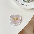 Dettaglio del supporto per telefono a cuore glitter rosa con attacco magnetico MagSafe - Rosa