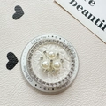 Handyhalterung mit Perlenblume und Strasssteinen sowie Gravur 'Gift For You' - Magnetischer Stil (Perlenblume) / Weiß