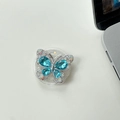 Makroaufnahme des blauen Kristall-Schmetterlings-Handyhalters mit glitzernden Steinen - Transparenter Sternenhimmel Schmetterling - Hellblau