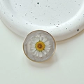 Dettaglio del supporto per telefono in resina con margherita vera e bordo dorato - Nero Nuvola Scintillante (Supporto Trasparente-Anello d'Oro Vero Fiore Margherita)