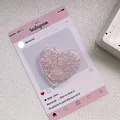 Vue détaillée du support de téléphone en forme de cœur avec paillettes roses et résine - Support Coeur Époxy Paillettes - Point - Rose Fantôme