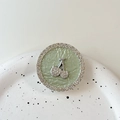 Detail of rhinestone cherry phone socket with green pleated texture and silver metal finish - Transparent Stand - Rhinestone Pearlescent - White Diamond Cherry / Green