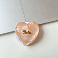 Detail einer herzförmigen MagSafe-Handyhalterung in Rosa mit glitzerndem Smile-Schriftzug - Magnetisches großes schiefes Herz Glitzer Gold Smile / Orange